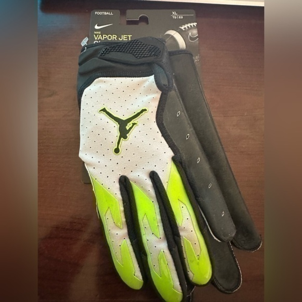 New Men’s Nike Jordan football  gloves vapor jet size XL